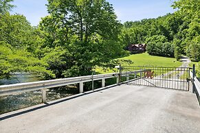 Mystical Creek Pool Lodge #600