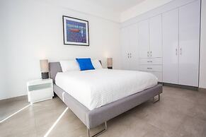 Amazing 2BR Condo w/ Pool+views!! Dream Location!!