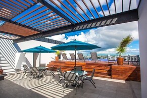 Amazing 2BR Condo w/ Pool+views!! Dream Location!!