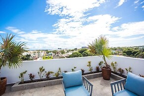 Amazing 2BR Condo w/ Pool+views!! Dream Location!!