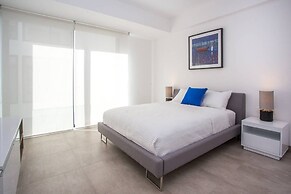 Amazing 2BR Condo w/ Pool+views!! Dream Location!!