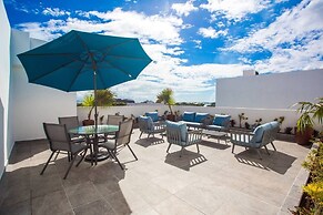 Amazing 2BR Condo w/ Pool+views!! Dream Location!!