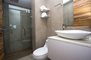 Amazing 2BR Condo w/ Pool+views!! Dream Location!!