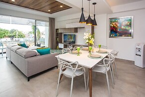 Amazing 2BR Condo w/ Pool+views!! Dream Location!!