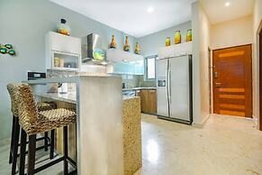 Beachfront Penthouse! Private Jacuzzi! Live the Dream!