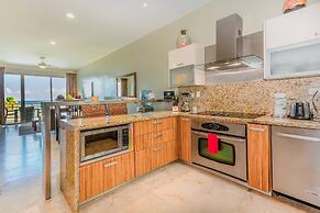 Beachfront Penthouse! Private Jacuzzi! Live the Dream!