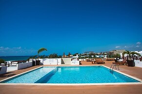 Beachfront Penthouse! Private Jacuzzi! Live the Dream!