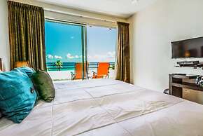 Beachfront Penthouse! Private Jacuzzi! Live the Dream!