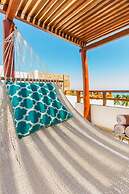 Beachfront Penthouse! Private Jacuzzi! Live the Dream!