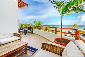 Beachfront Penthouse! Private Jacuzzi! Live the Dream!