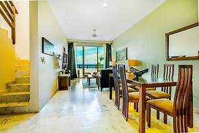 Beachfront Penthouse! Private Jacuzzi! Live the Dream!