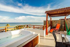 Beachfront Penthouse! Private Jacuzzi! Live the Dream!