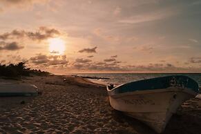 Breathtaking Beach Villa, Feel the Inviting Vibe!
