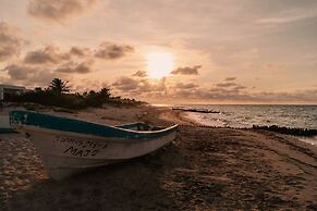 Breathtaking Beach Villa, Feel the Inviting Vibe!