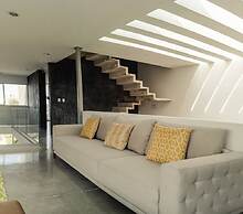 Breathtaking Beach Villa, Feel the Inviting Vibe!