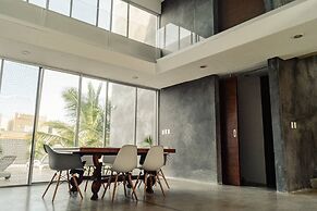 Breathtaking Beach Villa, Feel the Inviting Vibe!