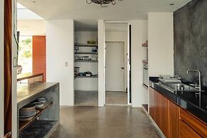 Breathtaking Beach Villa, Feel the Inviting Vibe!