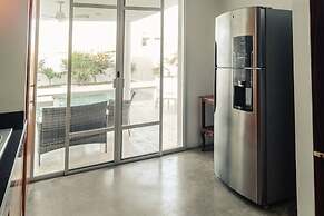 Breathtaking Beach Villa, Feel the Inviting Vibe!