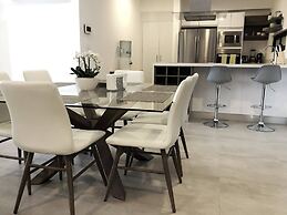 3-br Condo, Partial Ocean View, 2blocks From Ocean