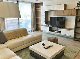 3-br Condo, Partial Ocean View, 2blocks From Ocean