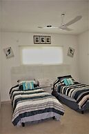 Brand NEW Condo for 6, 1 Block From the Beach, AC!