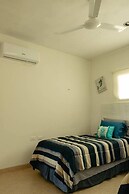 Brand NEW Condo for 6, 1 Block From the Beach, AC!