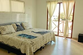 Brand NEW Condo for 6, 1 Block From the Beach, AC!