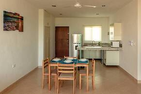 Brand NEW Condo for 6, 1 Block From the Beach, AC!