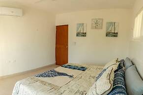 Brand NEW Condo for 6, 1 Block From the Beach, AC!