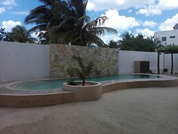 Brand NEW Condo for 6, 1 Block From the Beach, AC!