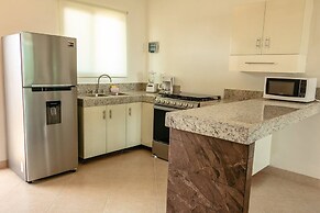 Brand NEW Condo for 6, 1 Block From the Beach, AC!