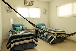 Brand NEW Condo for 6, 1 Block From the Beach, AC!