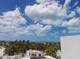 Brand NEW Condo for 6, 1 Block From the Beach, AC!