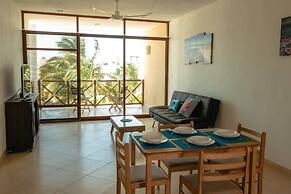 Brand NEW Condo for 6, 1 Block From the Beach, AC!