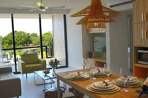 2BR With Rooftop Pool in Great Location! A/c!