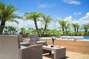 2BR With Rooftop Pool in Great Location! A/c!