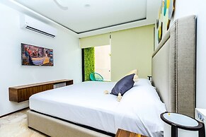 Amazing Studio, Best Location, AC, Beach!