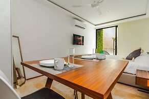 Amazing Studio, Best Location, AC, Beach!