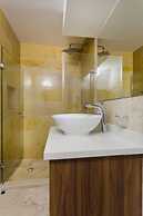 Amazing Studio, Best Location, AC, Beach!