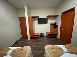 La Lola Hotel & Suites