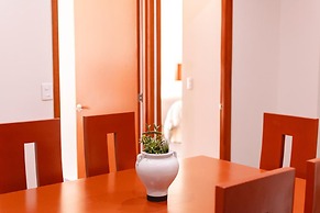 La Lola Hotel & Suites