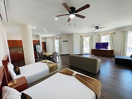 La Lola Hotel & Suites