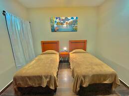 La Lola Hotel & Suites