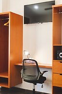 La Lola Hotel & Suites