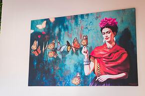 La Lola Hotel & Suites