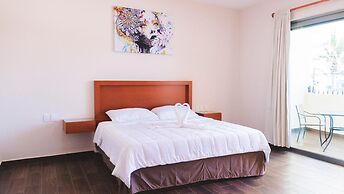 La Lola Hotel & Suites