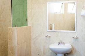 La Lola Hotel & Suites