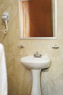 La Lola Hotel & Suites