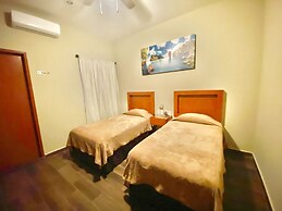 La Lola Hotel & Suites