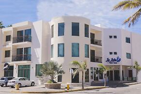 La Lola Hotel & Suites